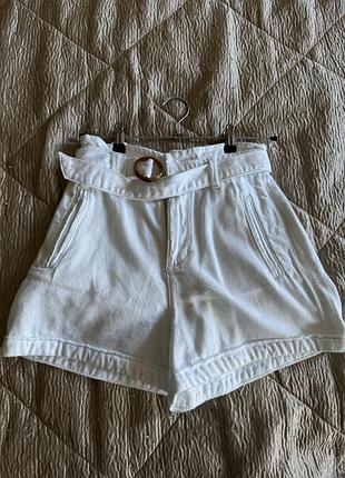 Продам стильні білі шорти zara. ідеальний варіант для літнього сезону.