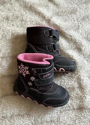 Зимові черевики для дівчинки