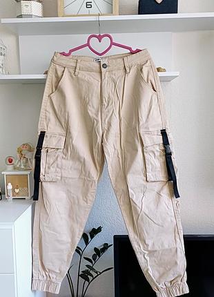 Классные джоггеры с накладными карманами