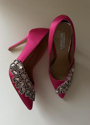 Туфлі з камінчиками