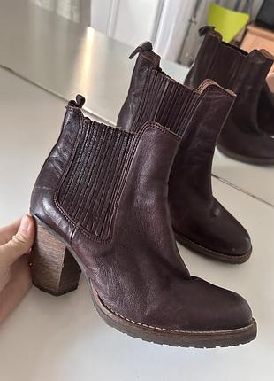 Шкіряні чоботи