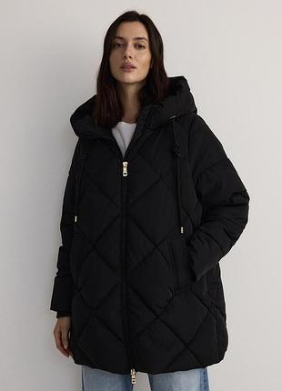 Стеганая куртка с капюшоном reserved
