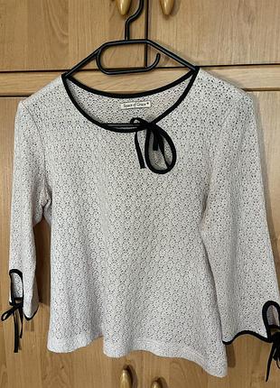 Нежный свитер дизайнерского производства space of grace