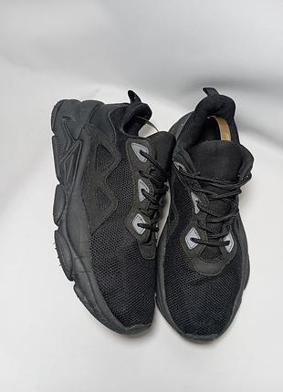 Продам кроссовки, черные