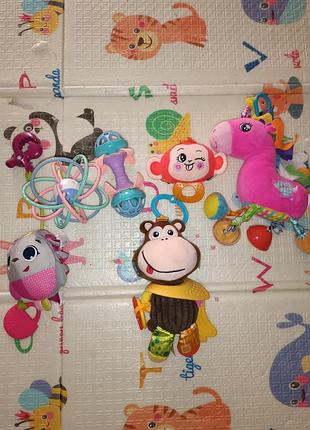 Лот іграшок в ідеальному стані