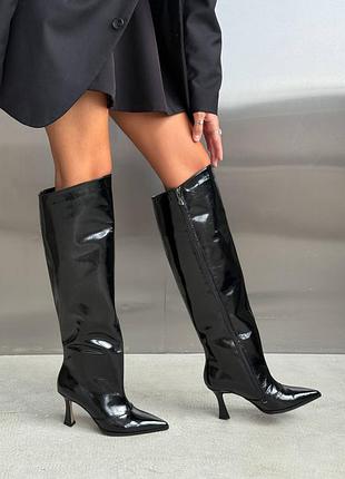 Чорні натуральні лаковані лакові демісезонні демі осінні гостроносі чоботи труби з гострим носом на високій шпильці лак осінь