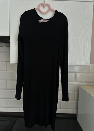 Чорна жіноча сукня