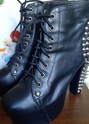 Оригінвл шкіряні ботильйони з шипами jeffrey campbell