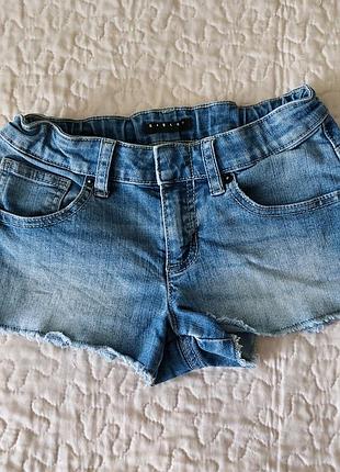Короткие джинсовые шорты 134 р