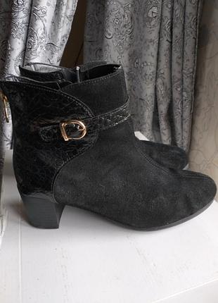 Комбинированные черные ботильоны для удобной походки