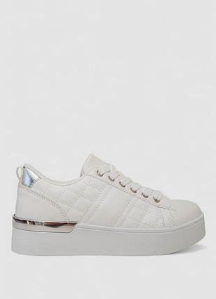 Кросівки жіночі