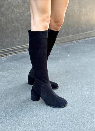 Замшеві чорні жіночі чоботи на підборах з натуральної замші