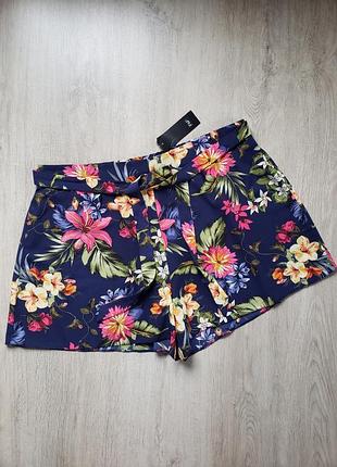 Шорты f&amp;f новые, в цветочный принт 22 р-ру.