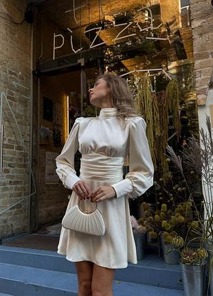 Шелковое платье с рукавом