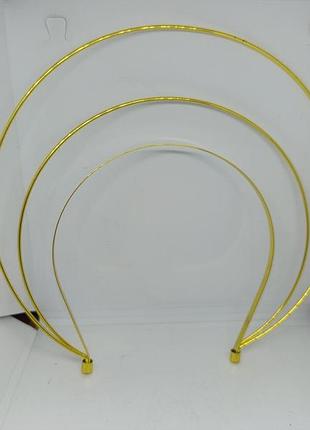 Обруч металлический с нимбами.