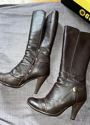 Чоботи з цупкої натуральної шкіри на каблуку