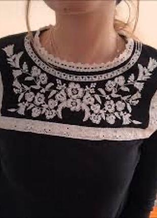 Кофта жіноча з вишивкою