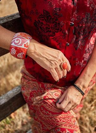 Дерев'яний браслет в етно-стилі