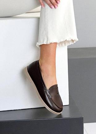 Стильные классические женские лоферы