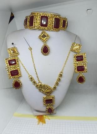 Индийское украшение колье, серьги и тика.