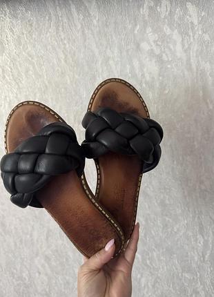 Шкіряні шльопанці