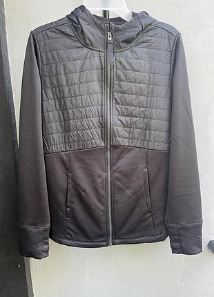 Куртка- фліска з капюшоном, з боковими внутрішніми і зовнішніми карманами