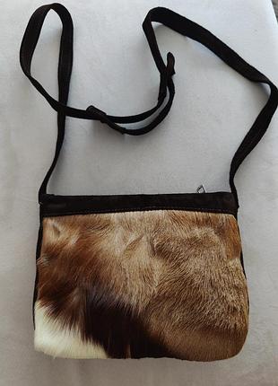 Замшевая коричневая сумка с мехом