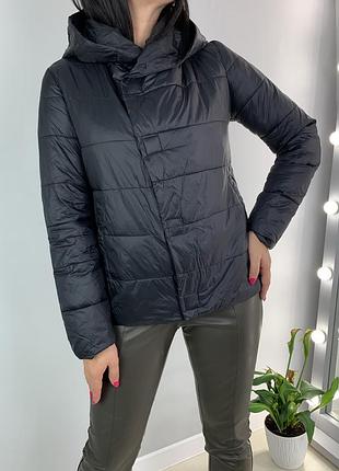 Демисезонная куртка с капюшоном тонкий синтепон
