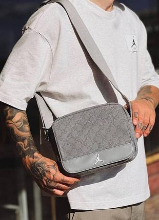 Сумка через плечо бананка кожаная