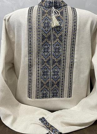 Стильна чоловіча вишиванка ручноі роботи на сірому льоні. ч-2134