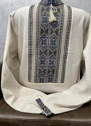 Стильна чоловіча вишиванка ручноі роботи на сірому льоні. ч-2134