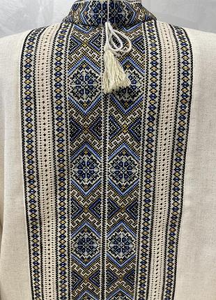 Стильна чоловіча вишиванка ручноі роботи на сірому льоні. ч-2134