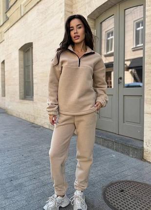 Затишний жіночий флісовий костюм кофта з блискавкою та комірцем та штани джогери на манжетах