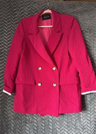 Малиновий костюм