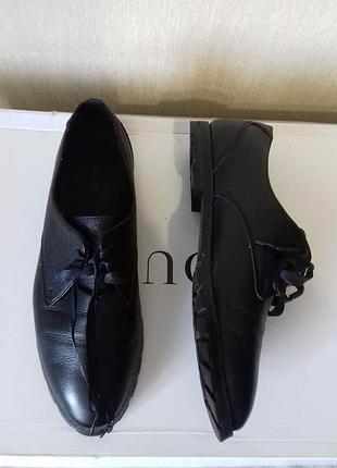 Жіночі шкіряні туфлі