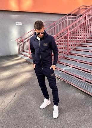 Спортивный костюм