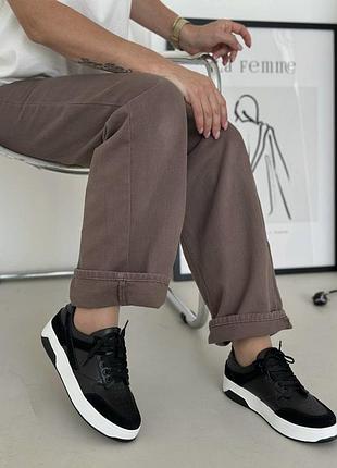 Жіночі шкіряні чорні кросівки