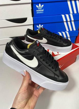 Кросівки жіночі nike