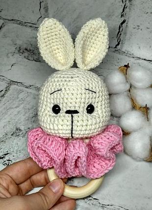 Вязане брязкальце зайчик іграшка ручної роботи hand made