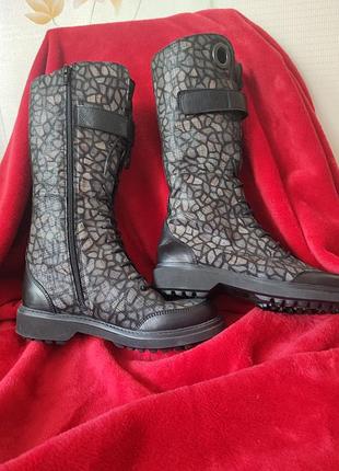 Женские сапожки на шнуровке