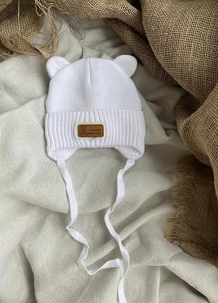 Біла шапочка для малюка 38–40 рр | 1–3 міс | тепла в’язка + бавовняний підклад | холодна осінь, тепла зима