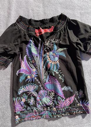 Polera desigual вінтажна блуза чорна з яскравим квітами розмір м