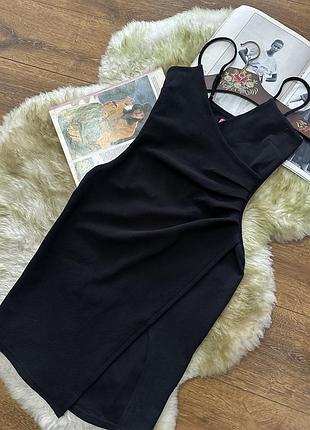 Чорна сукня з розміром