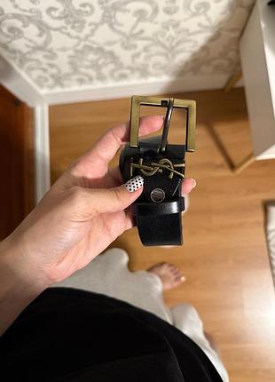 Чорний ремінець