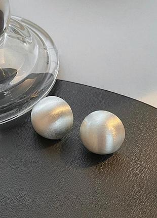Серьги женские шары круглые серебряные матовые, новые