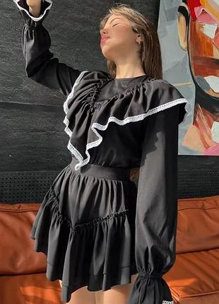 Чорна сукня-шорти з білим мереживом