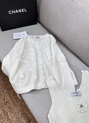 Светр жіночий