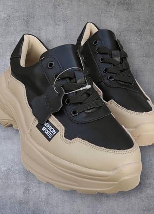 Женские кожаные натуральные кроссовки на платформе бежевые черные весна осень модные