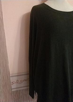 Тоненький приємний, об'ємний светр.valette.