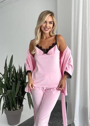 Домашній велюровий комплект трійка короткий халатик з поясом та декоративним мереживом на рукавах майка на бретелях та штани вільного крою на резинці